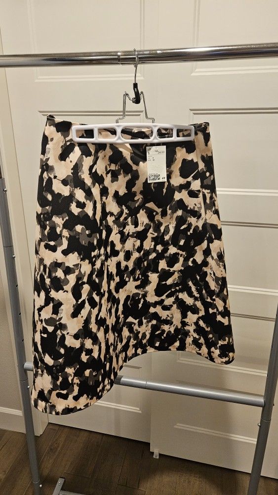 Womens H&M Skirt - Size 8 - New With Tags 