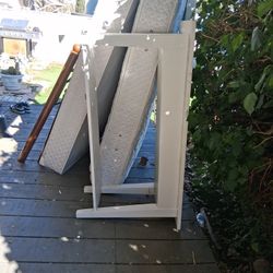 Free Wooden Table / Vanity Needs Re Painted To Do Play 