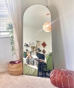*LIKE NEW* 71”x28” Full Length Gold Arch Standing Mirror