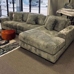 Gray Velvet Soft Right Chaise Sectional Sofa [IN A BOX]