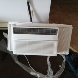 Midea 6000 Btu Window A.c  3  Years Old