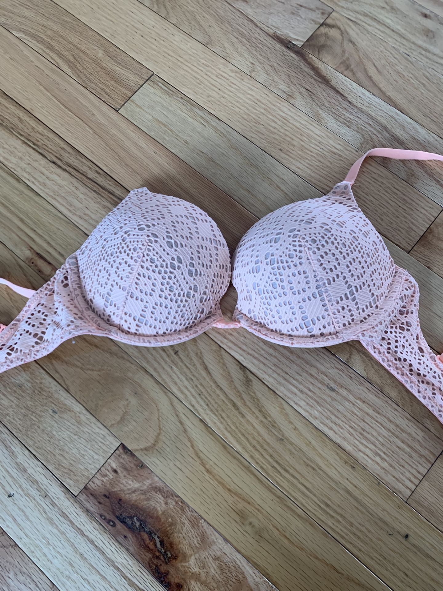 VS Bra Size 32D