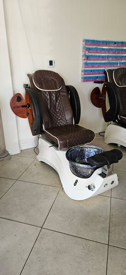 7 Spa Pedicure Chairs