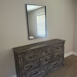 Moving sale: Queen Bedroom Set