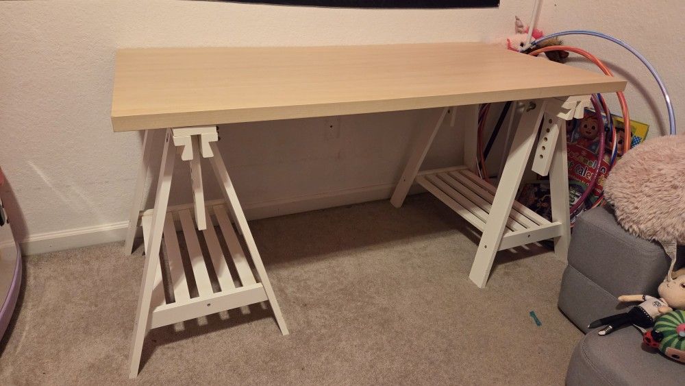 Large Clean Adjustable Hight Table