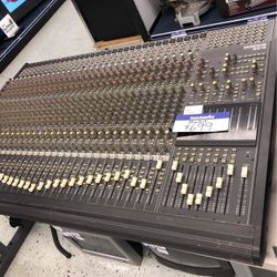 Mackie 32-8 Mixing Console