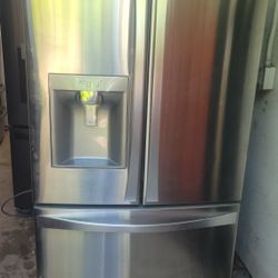 KENMORE REFRIGERATOR WITH NEW COMPRESSOR INSTALLED WORKS GREAT CAN DELIVER 