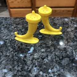 Plastic Viking horn salt and pepper shakers .    Preowned good con