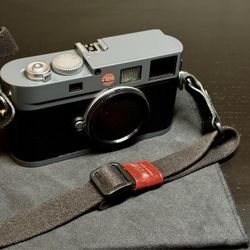 Leica M-E Typ 220 (same M9 Sensor) Excellent++ Condition, Low Shutter, Serviced and no corrosion 