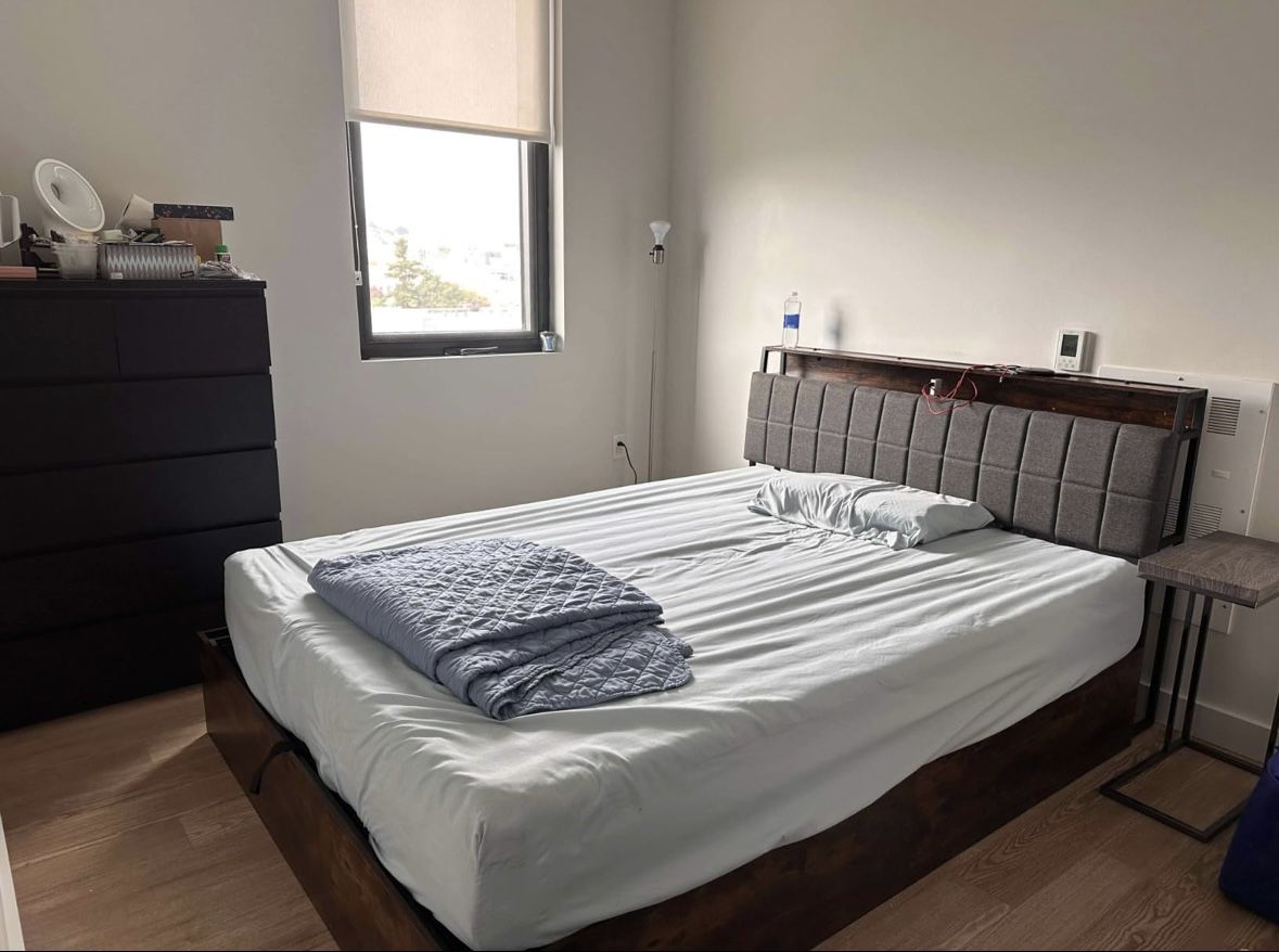 Uplift Hydraulic Queen Bed frame With Storage