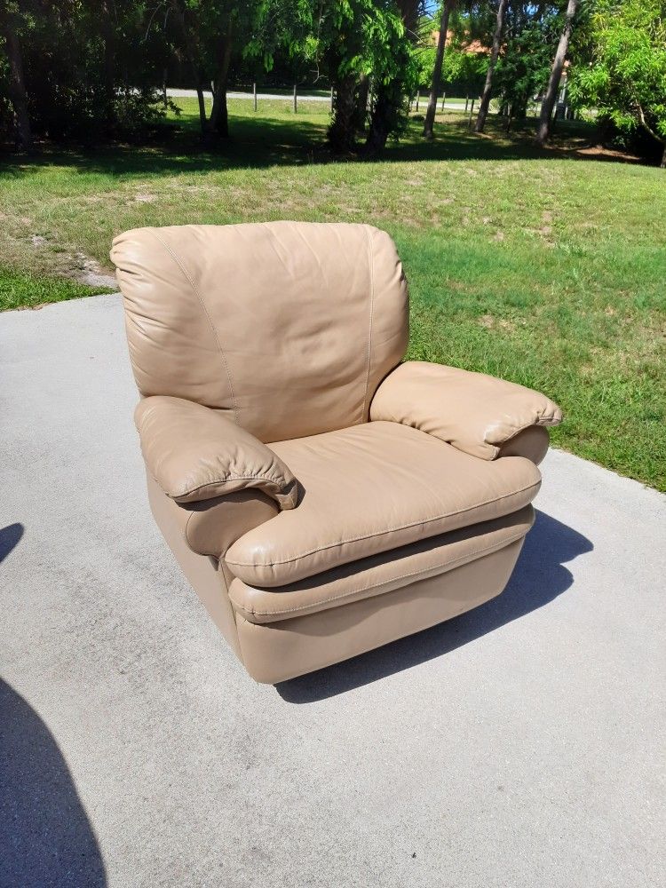 Natuzzi Leather Recliner
