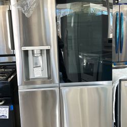 Scratch and dent new LG side-by-side refrigerator with crap ice $1199 with warranty