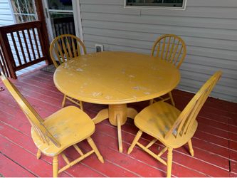Round dining table with chairs