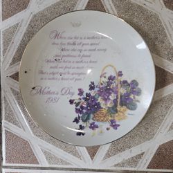 1981 Mother's Day Porcelain Plate 8 Inches 