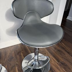 Set of 3 Barstools Ashley Furniture 