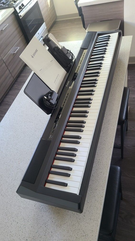 Electric Keyboard Piano