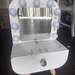 Kid Cosmetic Desk