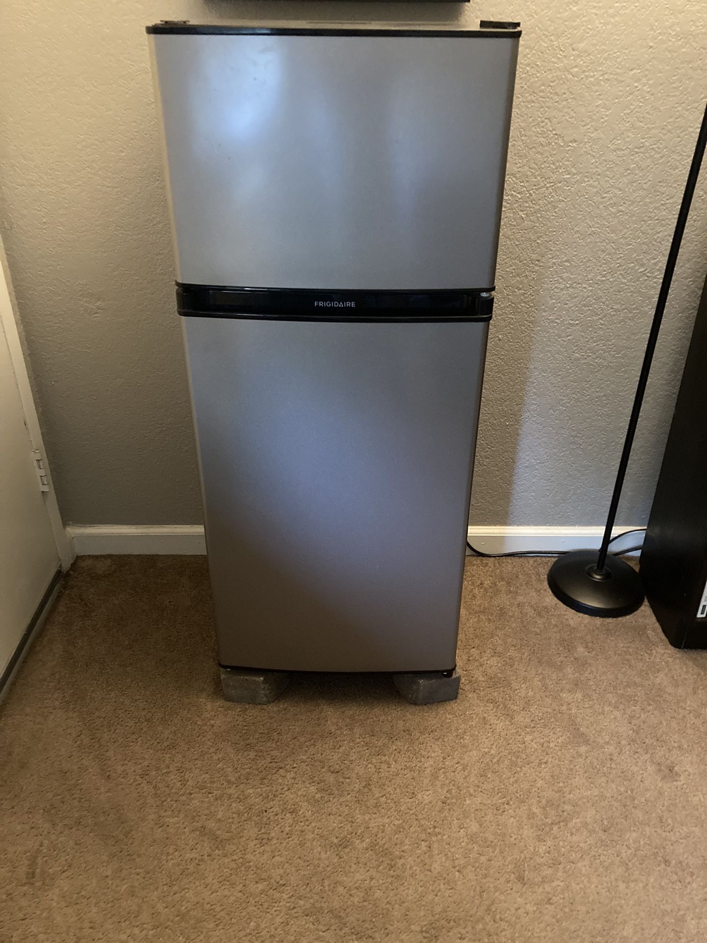 Frigidaire [Larger than Usual] Minifridge for Sale in Fullerton, CA