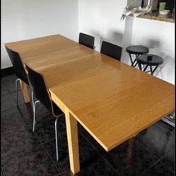 Extendable Dining Table With Two Leaves