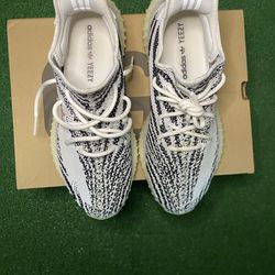 Adidas Yeeyz boost 350 v2 zebra size 11.5 in great condition very clean with shoe box.