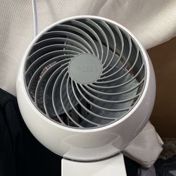 IRIS Compact Personal White Fan