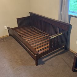 Full Bed Wooden Bed Frame 