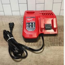 MILWAUKEE Battery Charger: Multi-Port Charging, For 12V DC/18V   