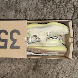 Yeezy Size 6 Men Brand New 
