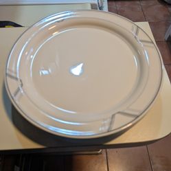 Six dinner plates Lenox