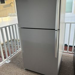2022 Stainless Steel Whirlpool Refrigerator & Freezer