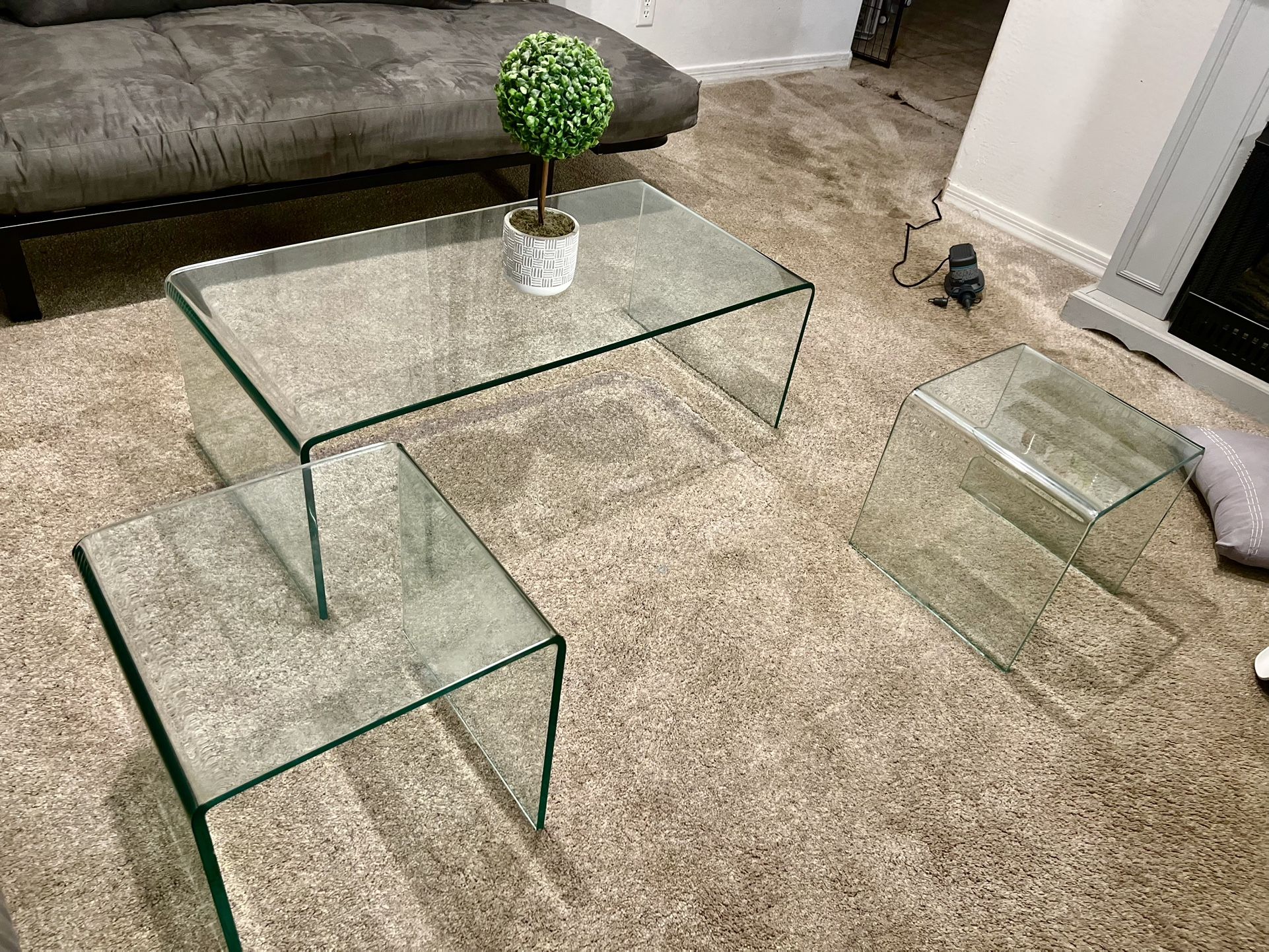 Cristal Center And Side Tables