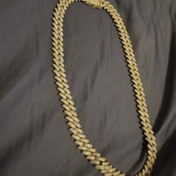 Gold Chain With Diamonds 