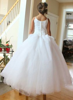 Beautiful wedding dress. Size 4 but altered to size 0