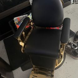 California Crest Barber Chair 