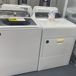 New Scratch And Dent Whirlpool Washer And Dryer Set. 1 Year Warranty 