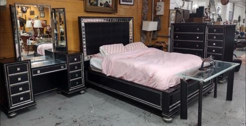 Black and Silver Full Size Bedroom Furniture