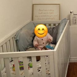 Free crib (Missing some screws & Mattress)