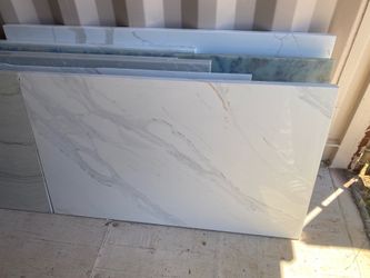 Quartz Countertop 25.5”x42-3/4” with a left and front 1.5” manufactured edge