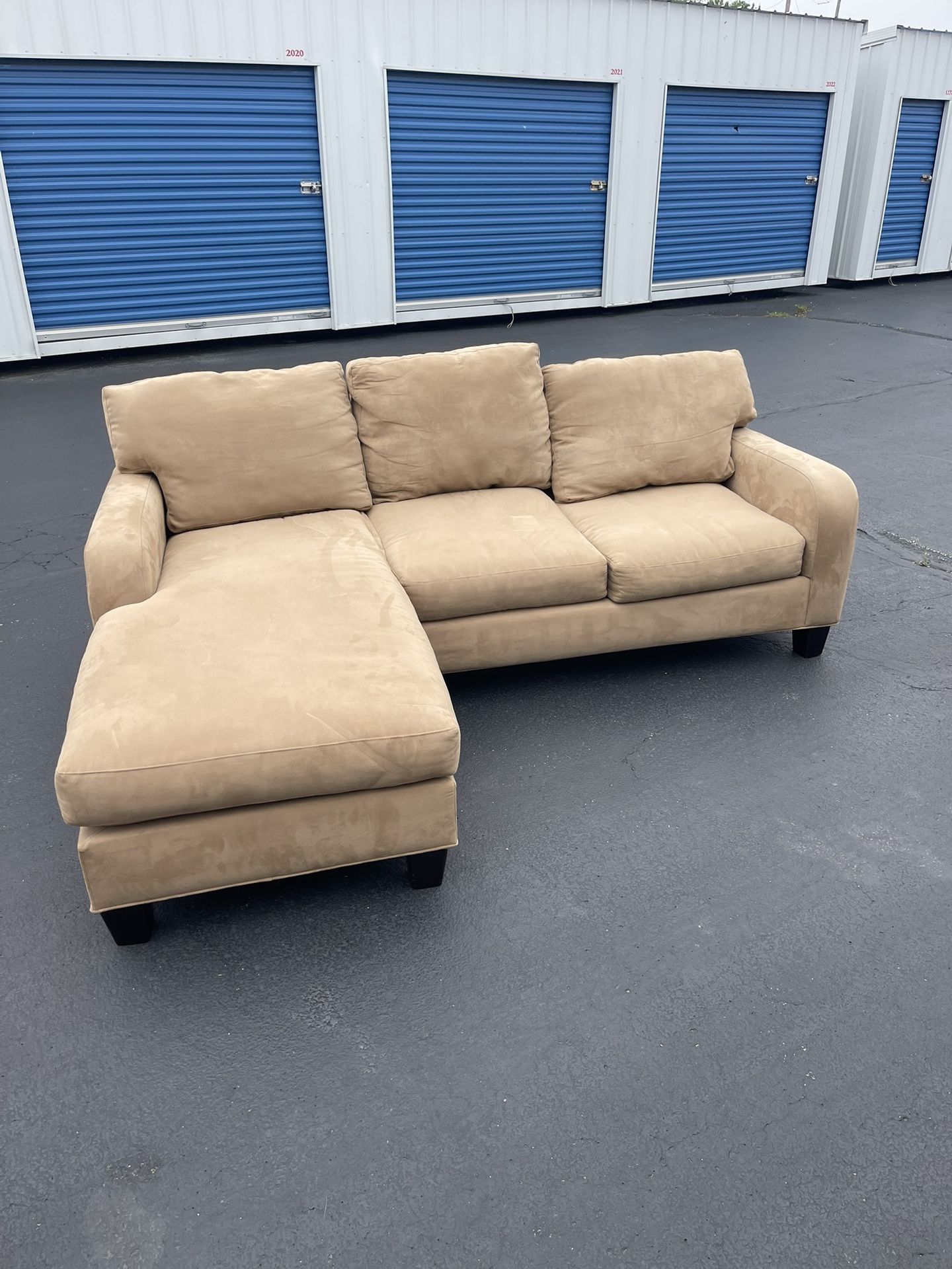 Couch With Reversible Chase