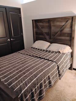 Queen size bed. Head board,foot board, and mattress is wanted. $50 cash.