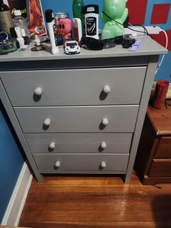 Gray 4-Drawer Dresser with White Knobs