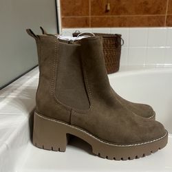 New! Woman’s Light Brown Boots