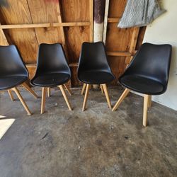 Set Of 4 Chairs Used