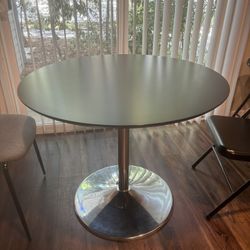 Round Dining Table 