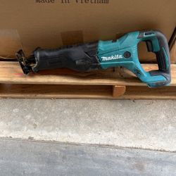 Saw saw Makita