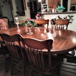 Antique Dark Oak Table Two Leaves Only One Showing In The Picture Claw Feet Very Very Heavy Eight Chairs