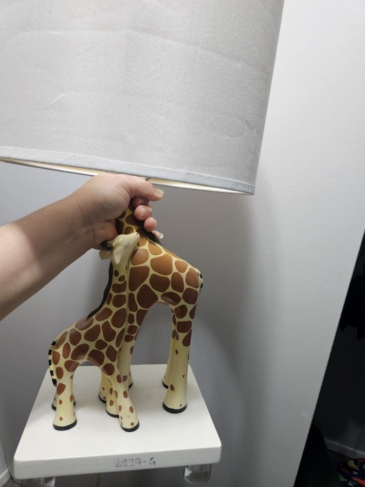 Giraffe lamp