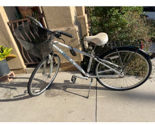 Fuji crosstown 2.0 15in adult bike offer welcome