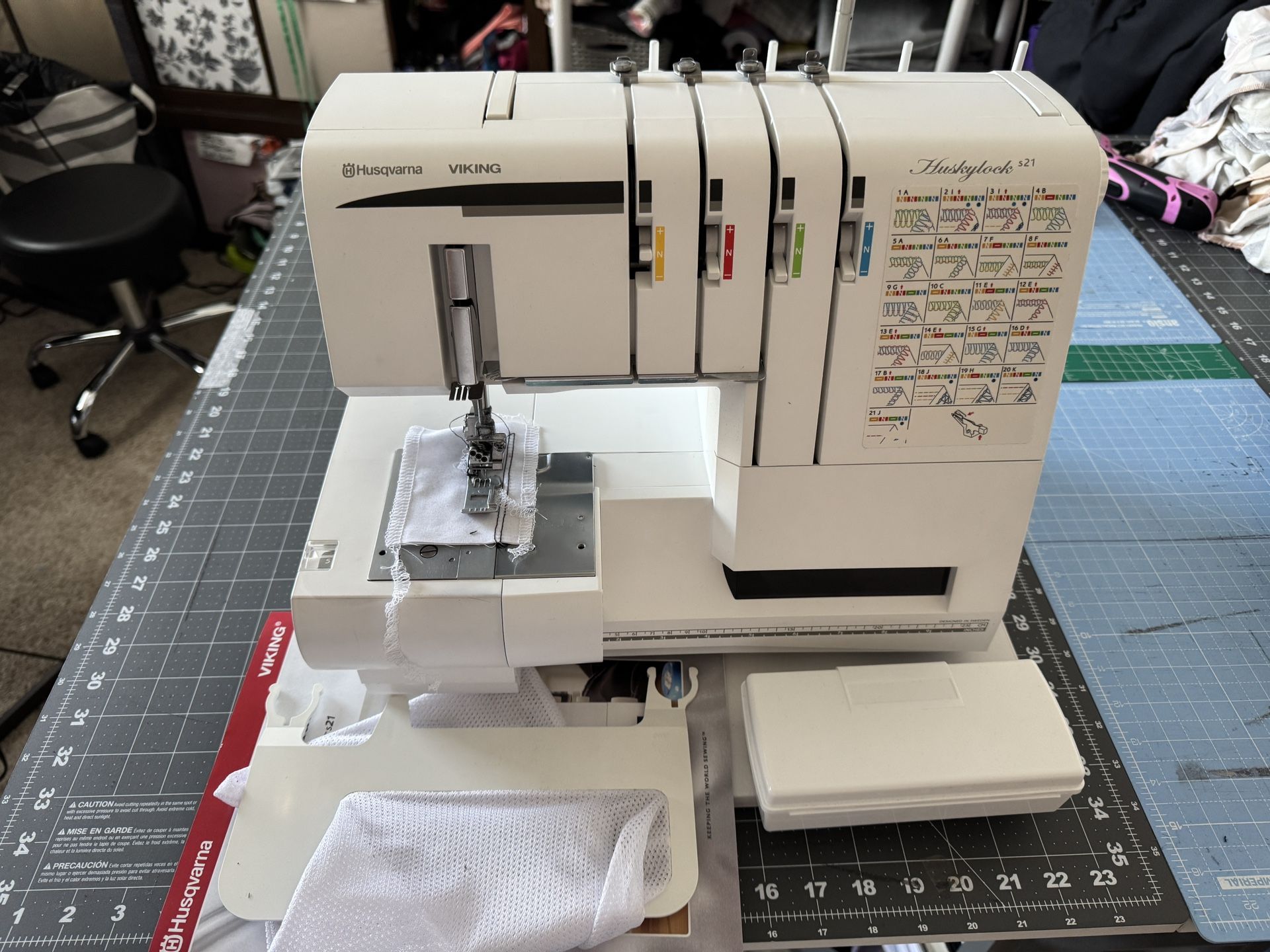 Huskylock S21 Overlock/ Coverlock