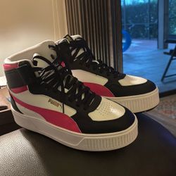 Like New Size 9 Pumas